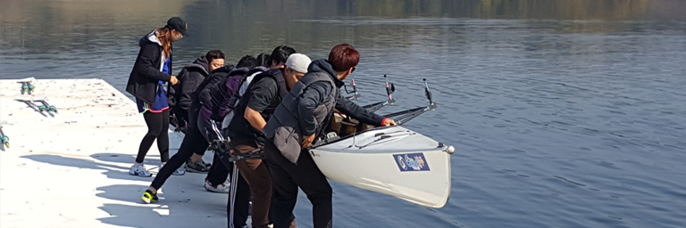 조정보트 내리는모습